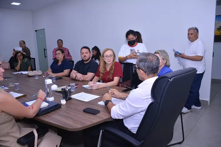 Prefeito DaLua recebe proposta de PCCR da assistência social e reforça compromisso com servidores