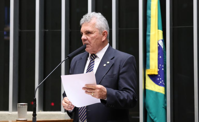 Câmara aprova suspensão de prescrição para condenado que fugir da prisão