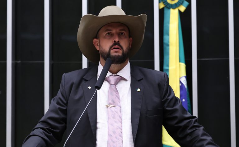 Câmara aprova MP sobre piso do frete e inclui anistia a multas por bloqueio de estradas; acompanhe - Notícias