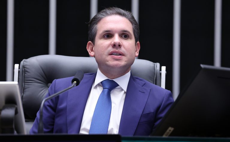 Motta recebe de Lula projeto do governo sobre aumento do limite do MEI - Notícias