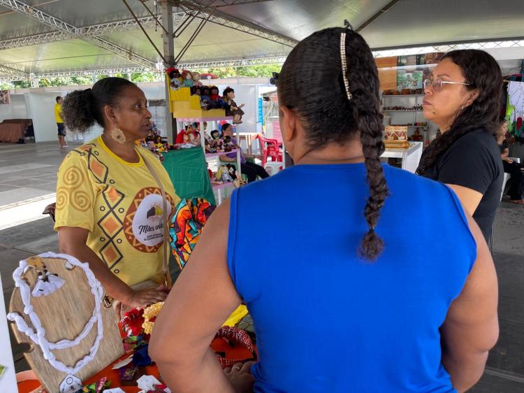 Artesãos exibem cultura e tradição na Festa de São Tiago com peças criadas com apoio do Sebrae