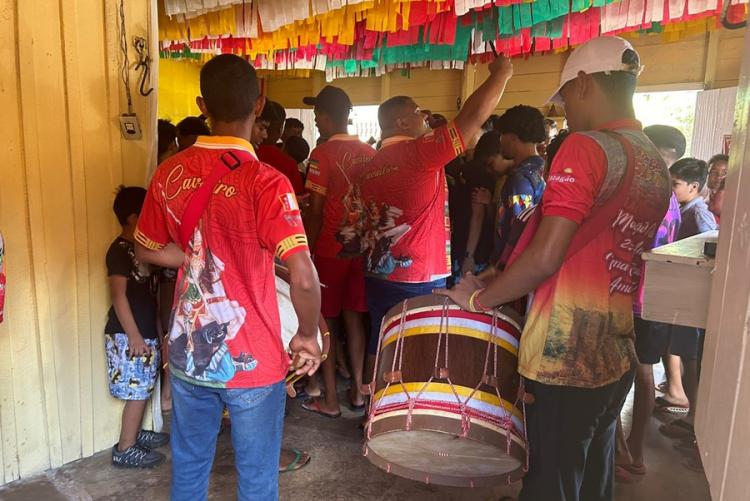 Tradicional dança do vominê movimenta Festa de São Tiago