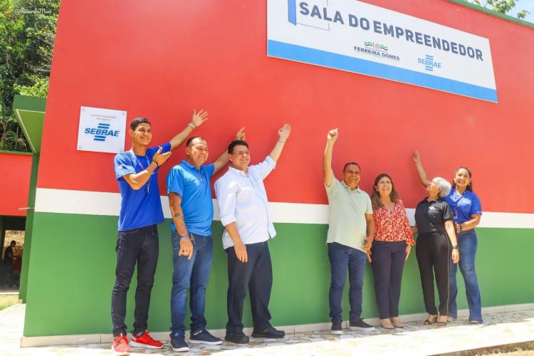 Ferreira Gomes inaugura Sala do Empreendedor para fomentar pequenos negócios