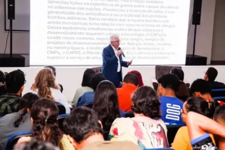 Governo do Estado recebe presidente nacional do CNPq e anuncia programa inédito para fixação de doutores no Amapá