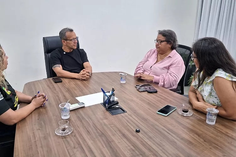 Prefeito DaLua garante recomposição do Conselho LGBT e apoio à 26ª Parada da Diversidade em Macapá