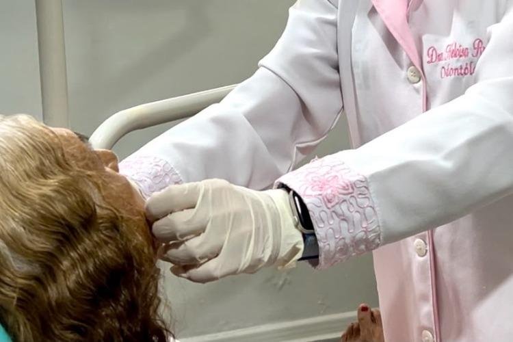 Prefeitura de Macapá entrega próteses dentárias e fortalece atendimento em saúde bucal