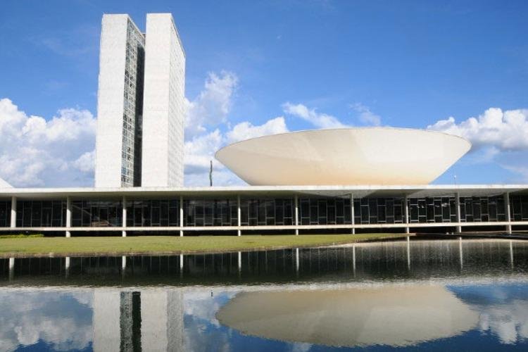 MP prevê ajuda do governo a produtores e importadores para reduzir preço final do óleo diesel