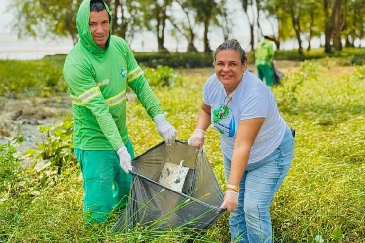 Mutirão garante a limpeza da margem do Rio Amazonas