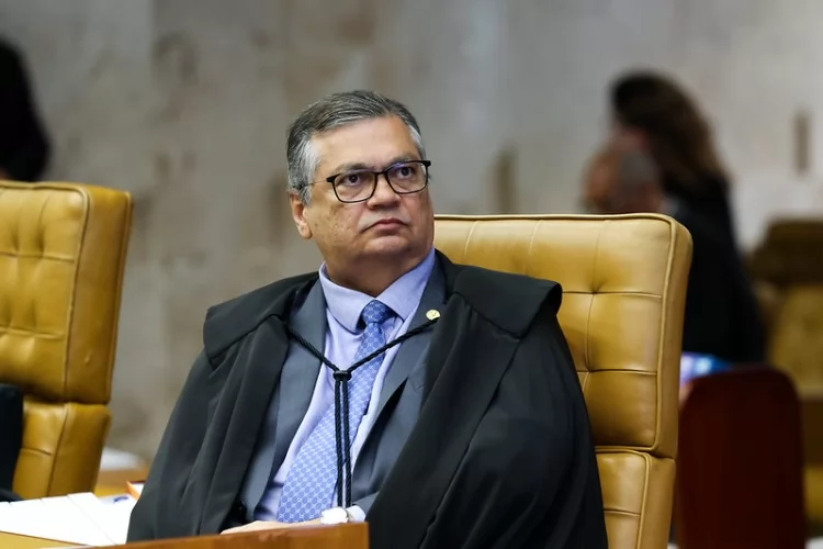 Pedido de vista de Dino suspende julgamento sobre investigação de Moraes no STF