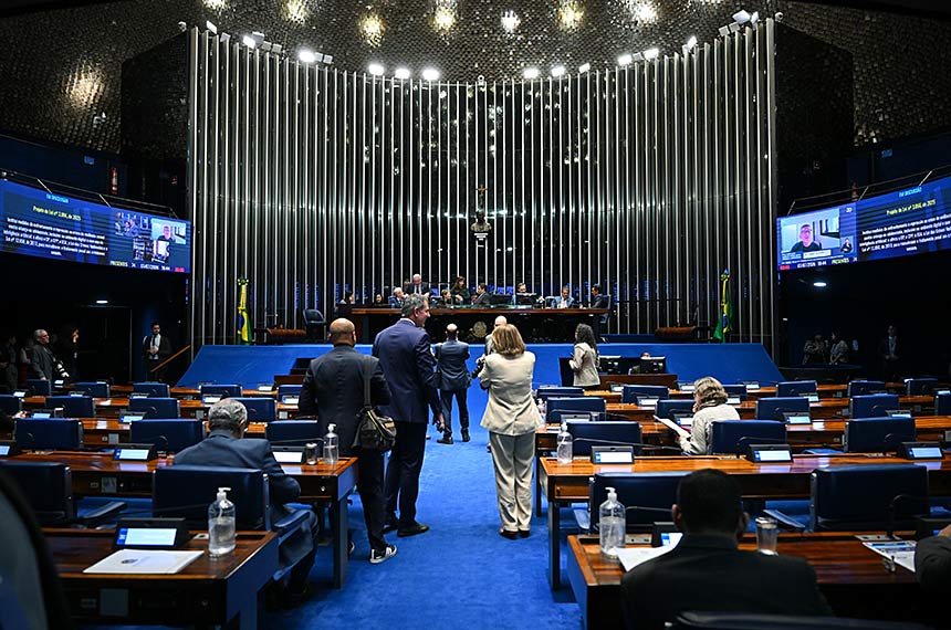 Projeto que cria 'Pix Pensão' é aprovado em Plenário