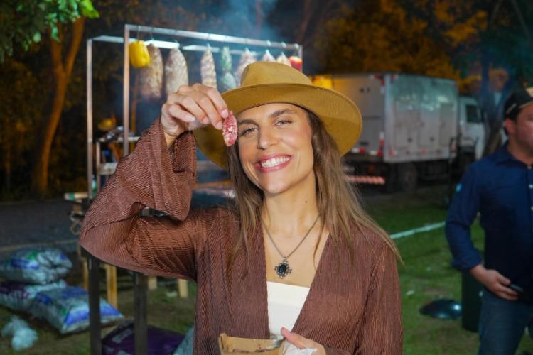Influenciadora do churrasco com mais de 7 milhões de seguidores elogia qualidade da carne de MT
