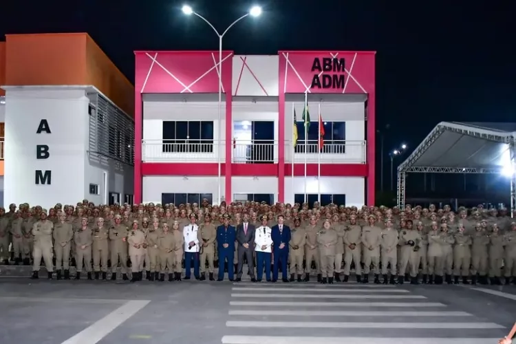 Governador Clécio promove 155 oficiais e praças do Corpo de Bombeiros do Amapá e participa do “Batismo de Fogo” de 178 alunos em formação de soldados