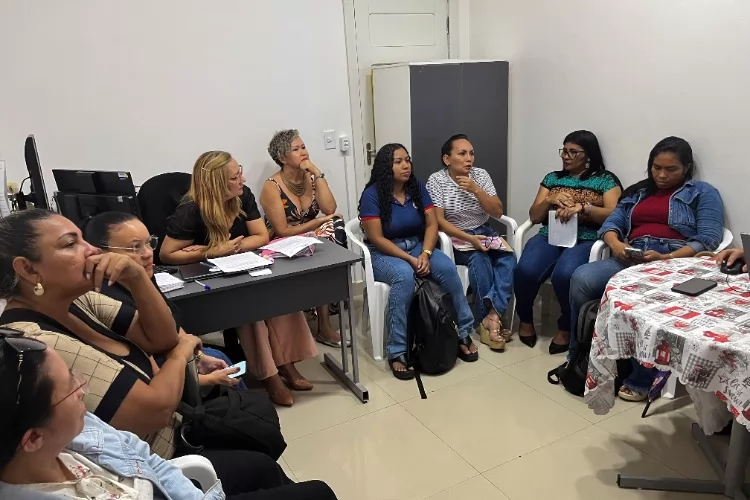 Rede municipal avalia desempenho da Formativa 1 do SAEV em reuniões com gestores e coordenadores