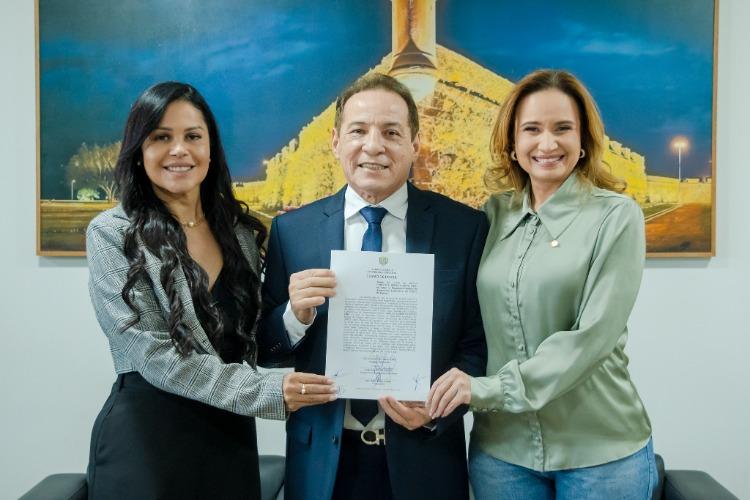 Carlos Lobato assume mandato parlamentar na Alap