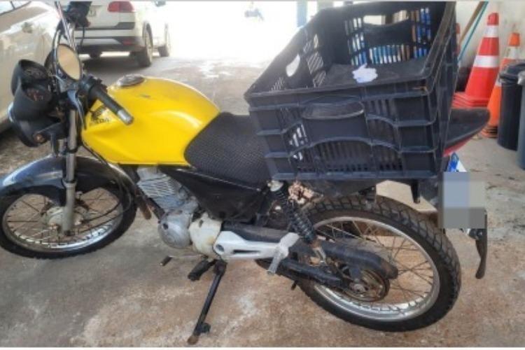 PRF retira veículo adulterado de circulação e prende foragido por roubo na BR-210 em Porto Grande.