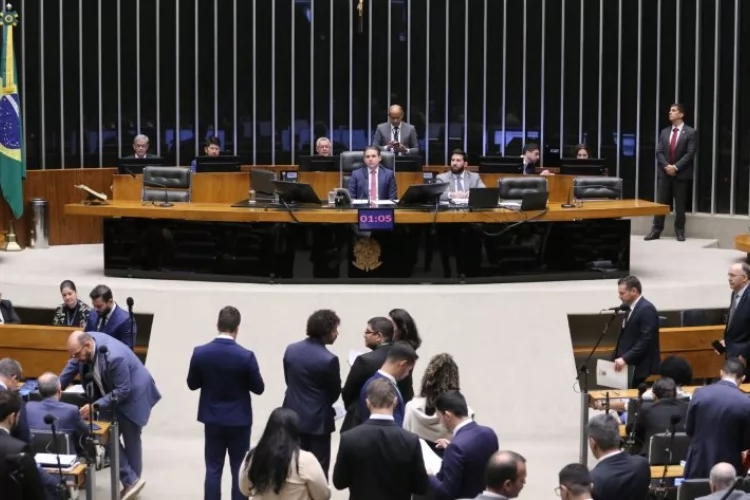 Câmara aprova moção de repúdio a representante do governo Trump por declarações ofensivas às mulheres brasileiras 