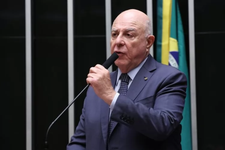 Deputados analisam projeto que cria a Política Nacional de Minerais Críticos e Estratégicos; acompanhe 