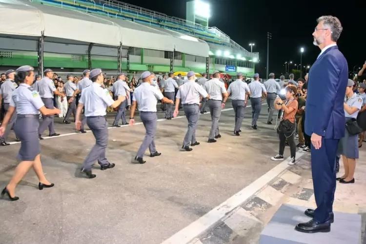 Governador Clécio Luís promove 409 policiais militares em solenidade no Sambódromo de Macapá