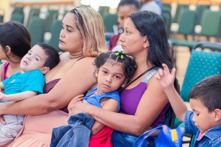 Governo do Amapá e igreja entregam cadeiras de rodas a pacientes em reabilitação, em Santana