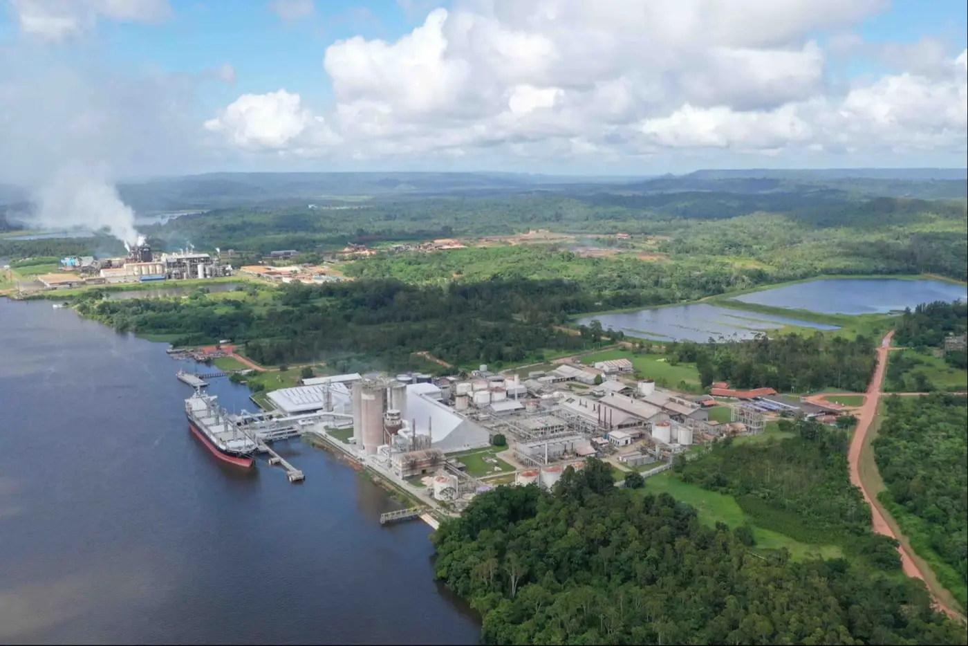 Governo do Amapá e "KaMin/Cadam" articulam nova rota logística para exportação de caulim pelo Porto de Santana