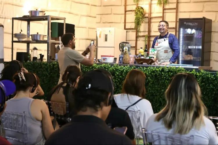 Chef Manoel Maciel exalta a gastronomia regional na 3ª Feira Internacional de Oiapoque com a sobremesa 