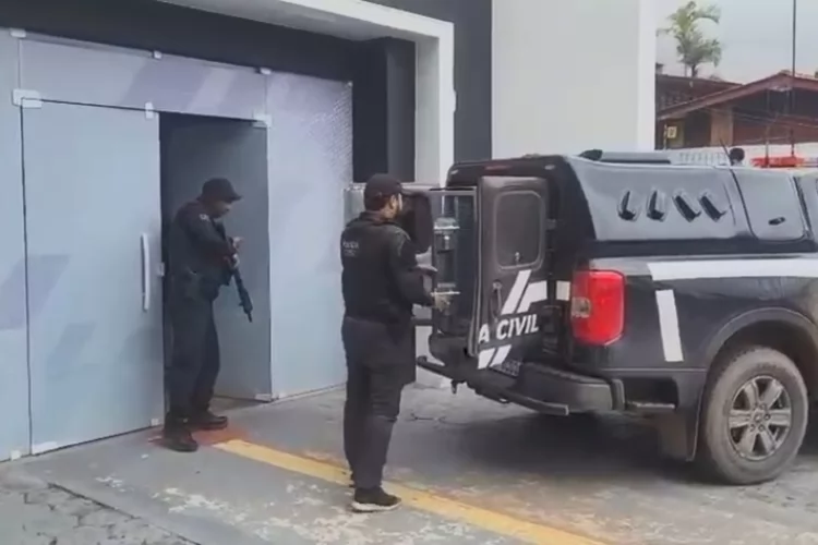 Em Santana, Polícia Civil prende homem por estupro de vulnerável, ameaça e perseguição doméstica