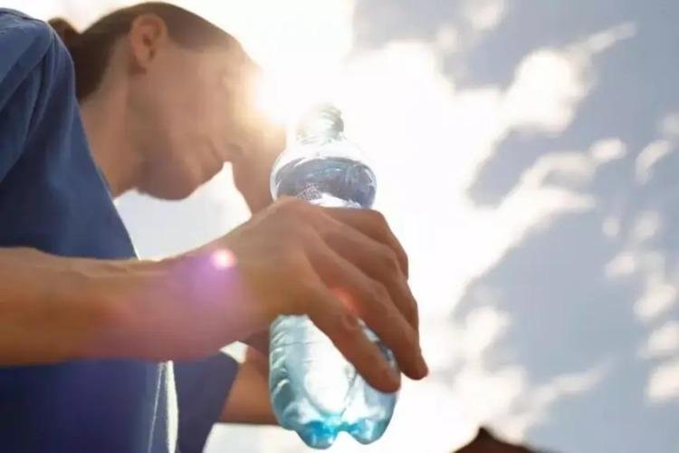 Saúde do Amapá alerta para os sinais de desidratação no período de calor intenso