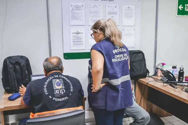 Governo do Amapá intensifica fiscalização em distribuidoras e revendedoras de combustíveis em Macapá