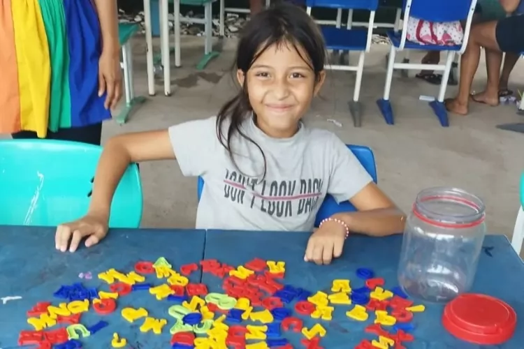 Projeto de incentivo à leitura leva diversão e conhecimento às crianças durante o "Governo em Ação" no bairro Brasil Novo, em Macapá