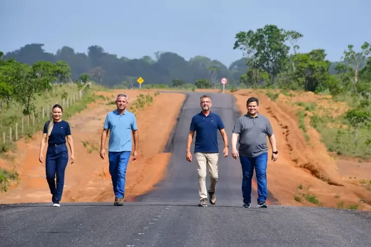 Em Tartarugalzinho, governador Clécio vistoria obras no Ramal do Cedro e abre agenda de investimentos no município