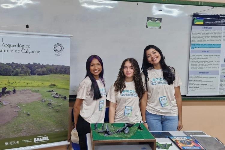Estudantes da rede estadual de ensino usam impressão 3D para reconstruir megalítico de Calçoene