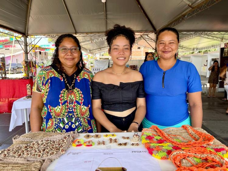 Artesãos exibem cultura e tradição na Festa de São Tiago com peças criadas com apoio do Sebrae