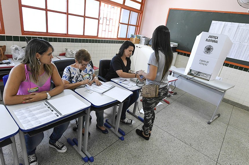 Brasil terá quase 2 milhões de mesários nas eleições de 2026