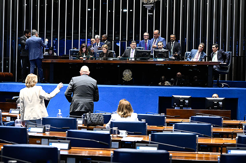PEC da aposentadoria de agentes de saúde passa por segunda sessão de discussão