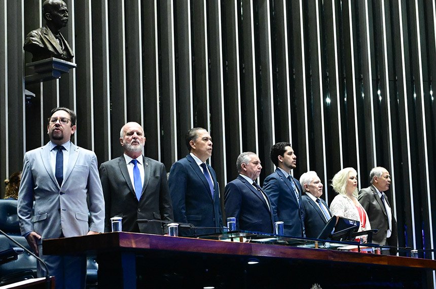 Em sessão pelo Dia do Administrador, profissionais defendem formação contínua