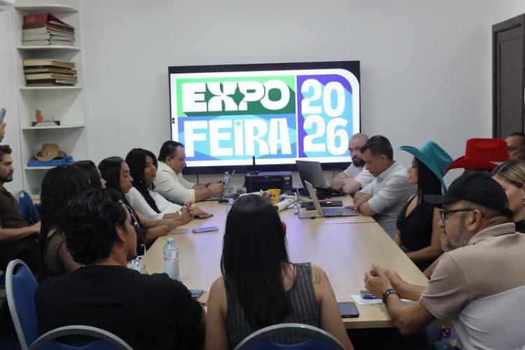 Reunião apresenta regulamento e alinha etapas do concurso Rainha da Expofeira 2026