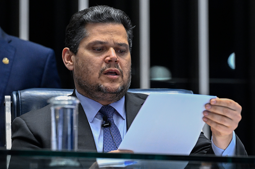 Davi sinaliza votação da PEC dos agentes de saúde para a próxima semana