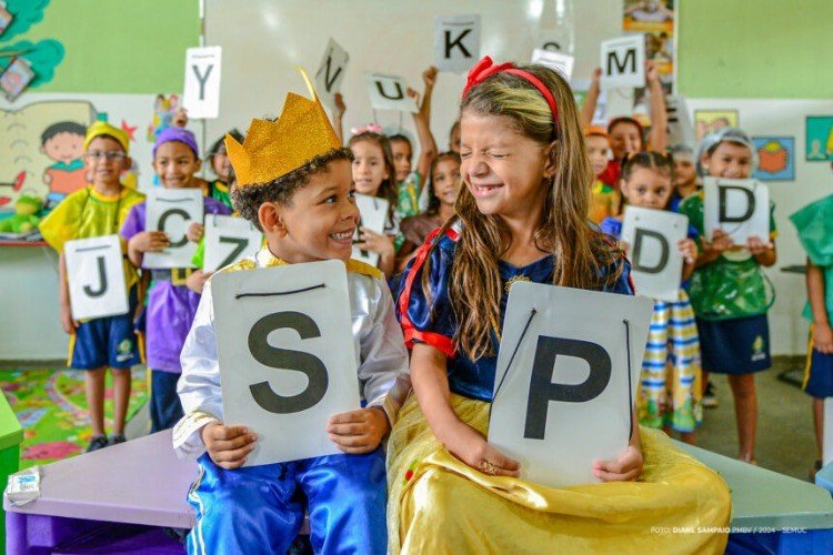 No Dia da Alfabetização, iniciativa gratuita transforma a vida de adultos no Amapá com leitura  e escrita