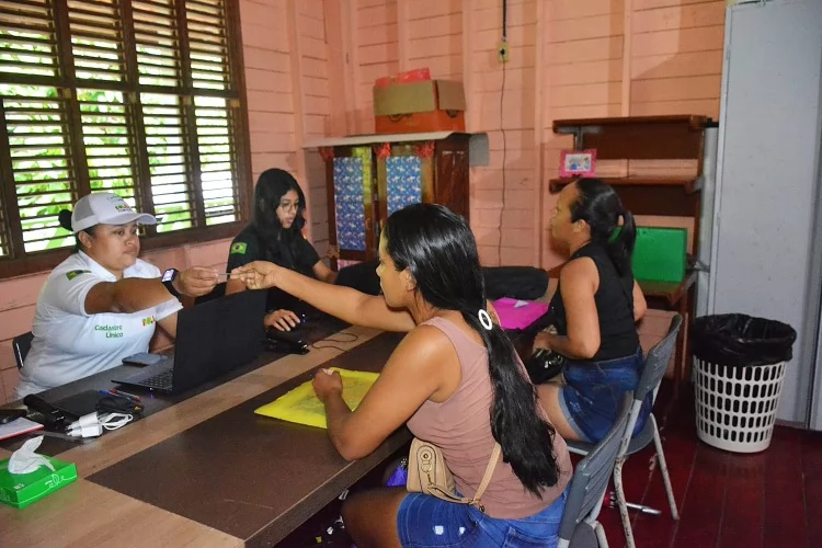 Em visita técnica ao Bailique, Prefeitura de Macapá leva serviços do CadÚnico e amplia acesso a benefícios sociais aos moradores da Vila Progresso