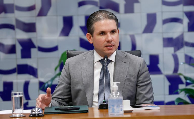 Líderes da Câmara discutem fim da escala 6x1 e combate à misoginia - Notícias