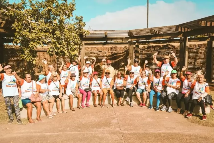 Governo do Amapá promove manhã de lazer com idosos do Macapaba no Parque do Forte