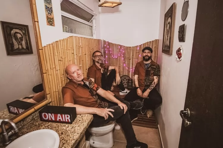 Outros Bárbaros lança terceiro álbum de estúdio “Pelas Ruas das Américas”