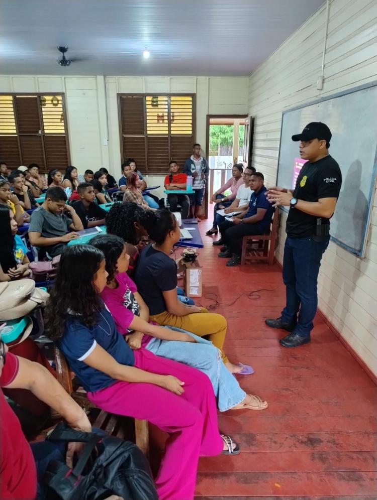 Autoridades policiais palestram sobre violência e bullying para estudantes de Pracuúba