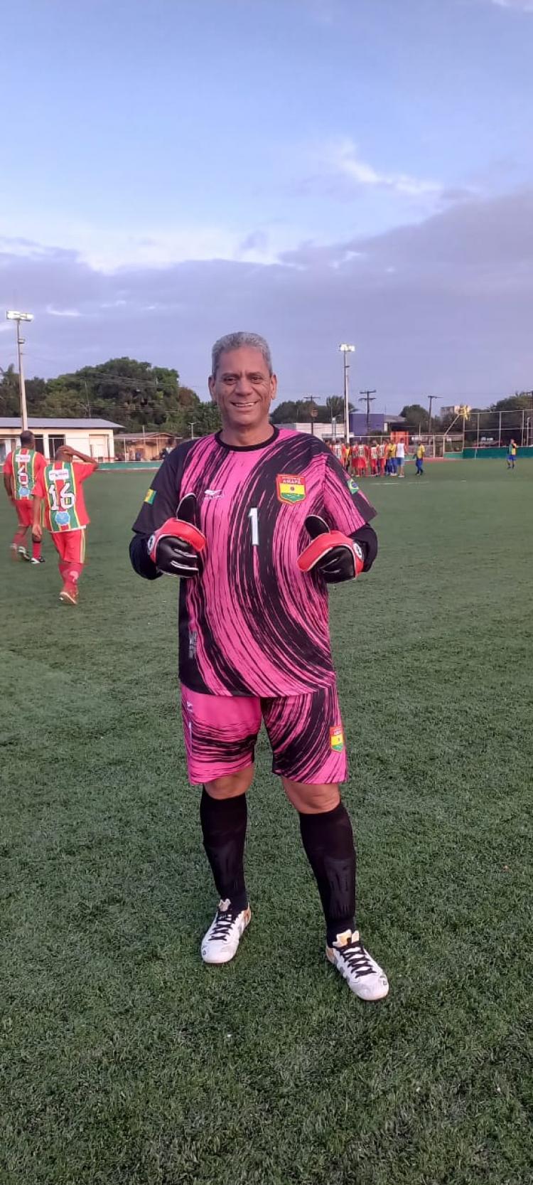 Jogo amistoso reuni amigos do prefeito no município de Amapá