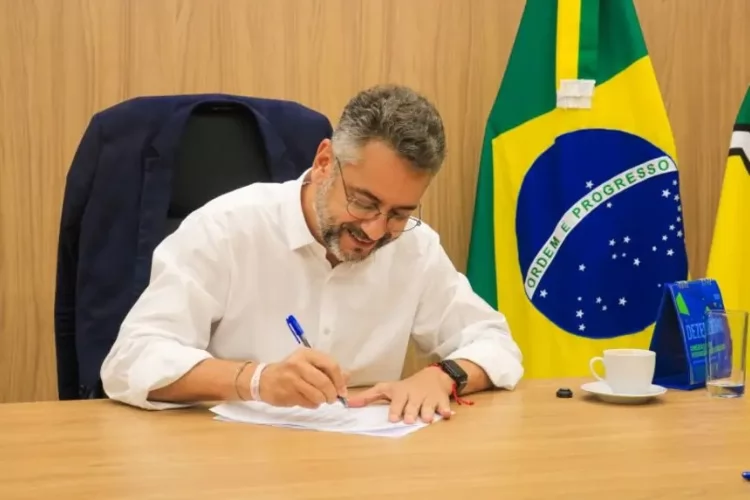 Governador Clécio autoriza novo concurso da Saúde com mais de 1,8 mil vagas para cadastro reserva