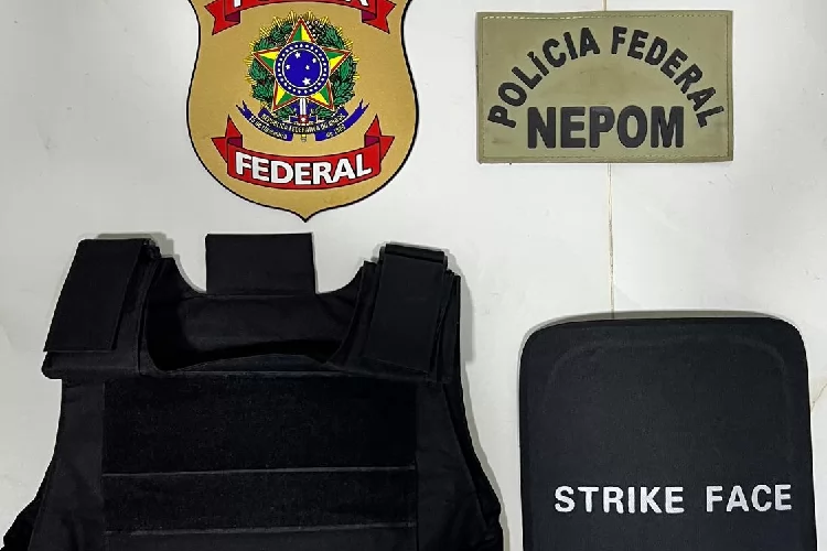 PF prende francês contrabandeando colete à prova de balas