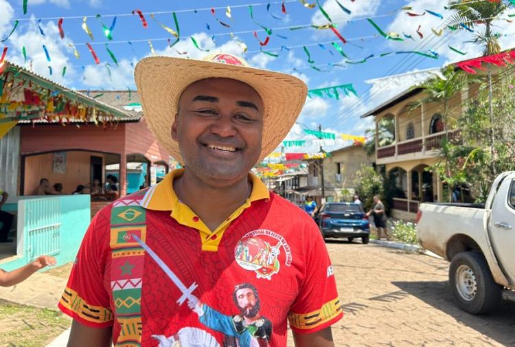 Tradicional dança do vominê movimenta Festa de São Tiago