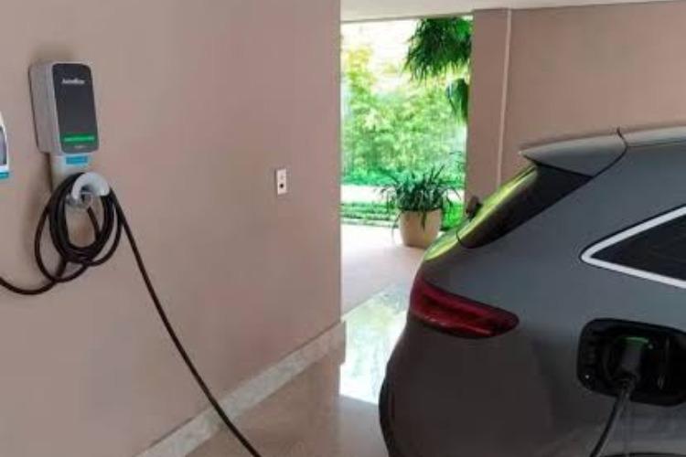 Carregar o carro elétrico todo dia estraga a bateria? Saiba quais são os mitos e verdades