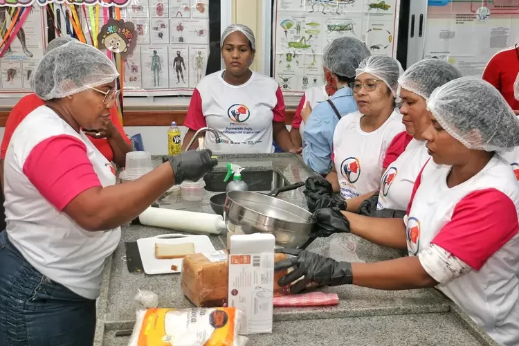 Cerca de 80 mulheres do Residencial Miracema, em Macapá, recebem curso de manipulação de alimentos promovido pelo Governo do Amapá