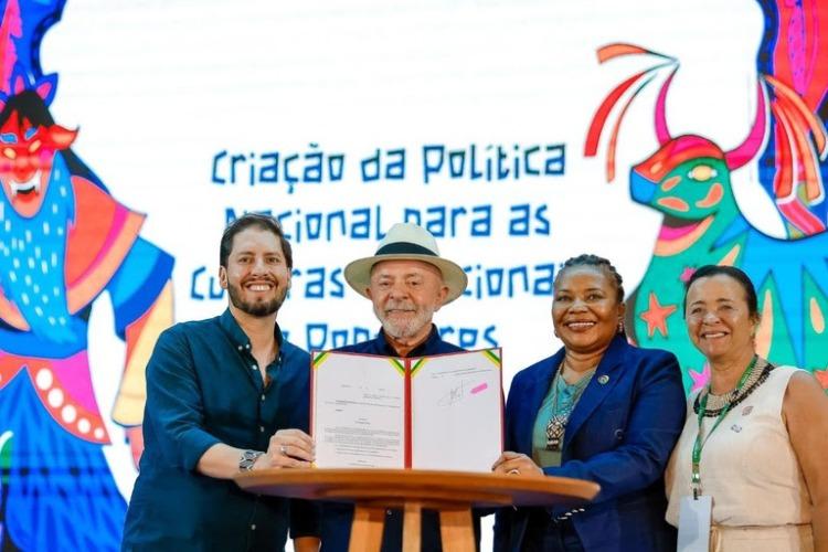“A educação nos ensina, mas a cultura nos faz revolucionários”, diz Lula, na 6ª Teia Nacional dos Pontos de Cultura
